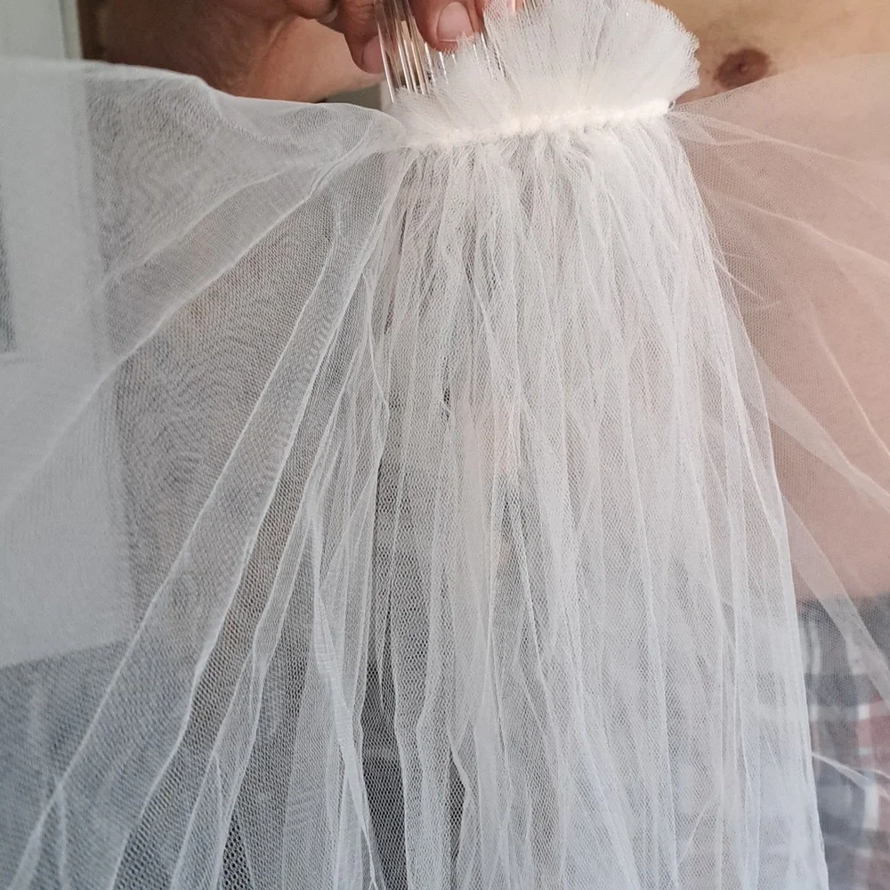 Rum Fingertip Ribbon Edge Veil